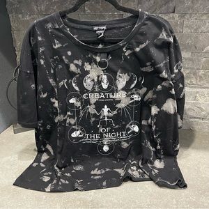 Hot topic graphic boxy tee